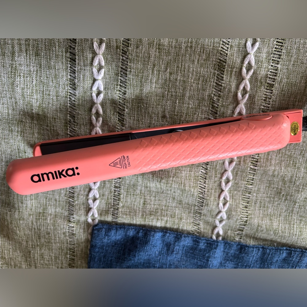Amika Coral Hair Straightener